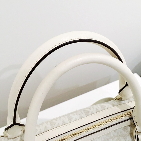 Michael Kors Vanilla White Adjustable Strap Tote Bag - Picture 4 of 12